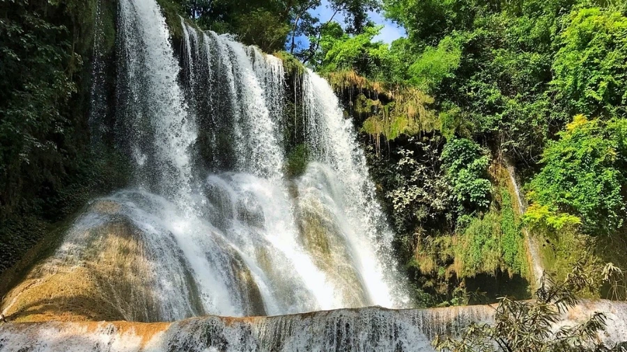 Thác Dải Yếm Mộc Châu